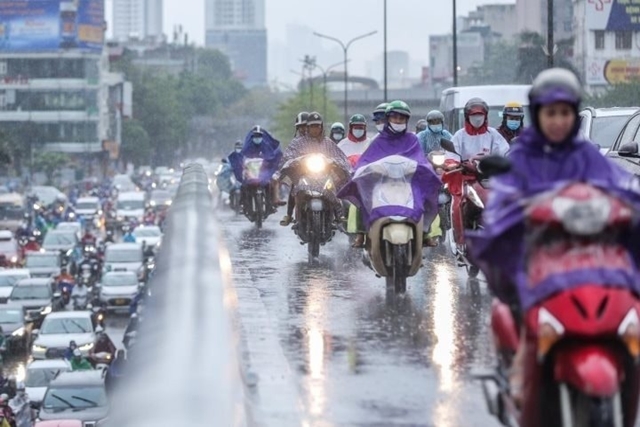 Mưa dông diện rộng, rủi ro thiên tai ở nhiều tỉnh thành
